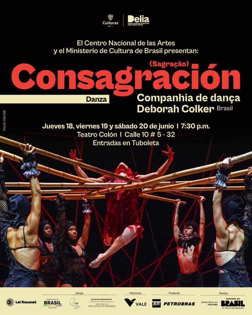 Basada en el clásico La consagración de la primavera, esta obra incorpora sonidos y ritmos brasileños a la icónica partitura de Igor Stravinsky, y lleva la firma inconfundible de Deborah Colker, una de las creadoras más influyentes de la danza contemporánea mundial. Nacida en Río de Janeiro en 1960, Colker construyó su lenguaje artístico desde disciplinas tan diversas como el piano clásico —que estudió durante diez años con grandes maestros del instrumento— y el voleibol de alta competencia, una formación que se tradujo en una visión escénica única, capaz de sintetizar el Arte con la vida cotidiana.