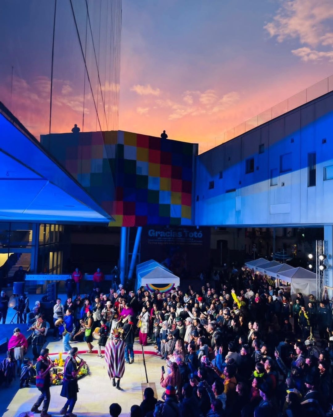 Con total éxito culminó el IV Encuentro de Pueblos Originarios Abya Yala en el Centro Nacional de las Artes. Más de 11 mil personas asistieron a las más de 30 actividades que durante cuatro días llenaron este espacio cultural de las tradiciones culturales de 26 pueblos indígenas.